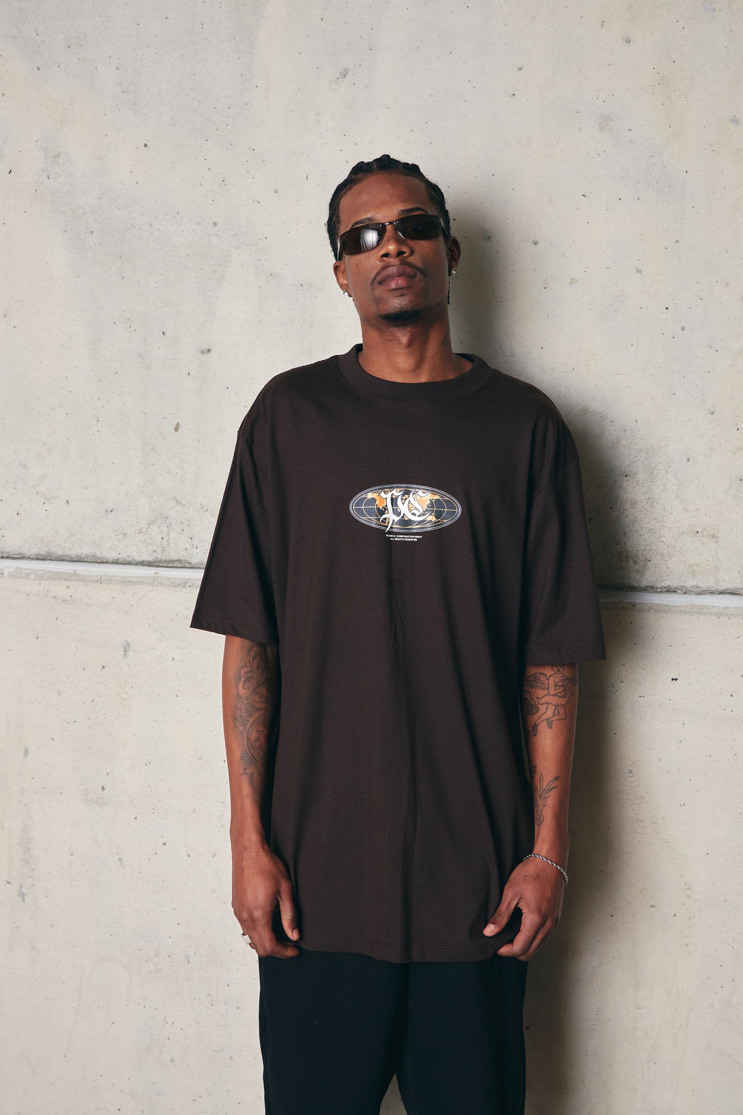 CAMISETA "GLOBAL CONTROL" BROWN