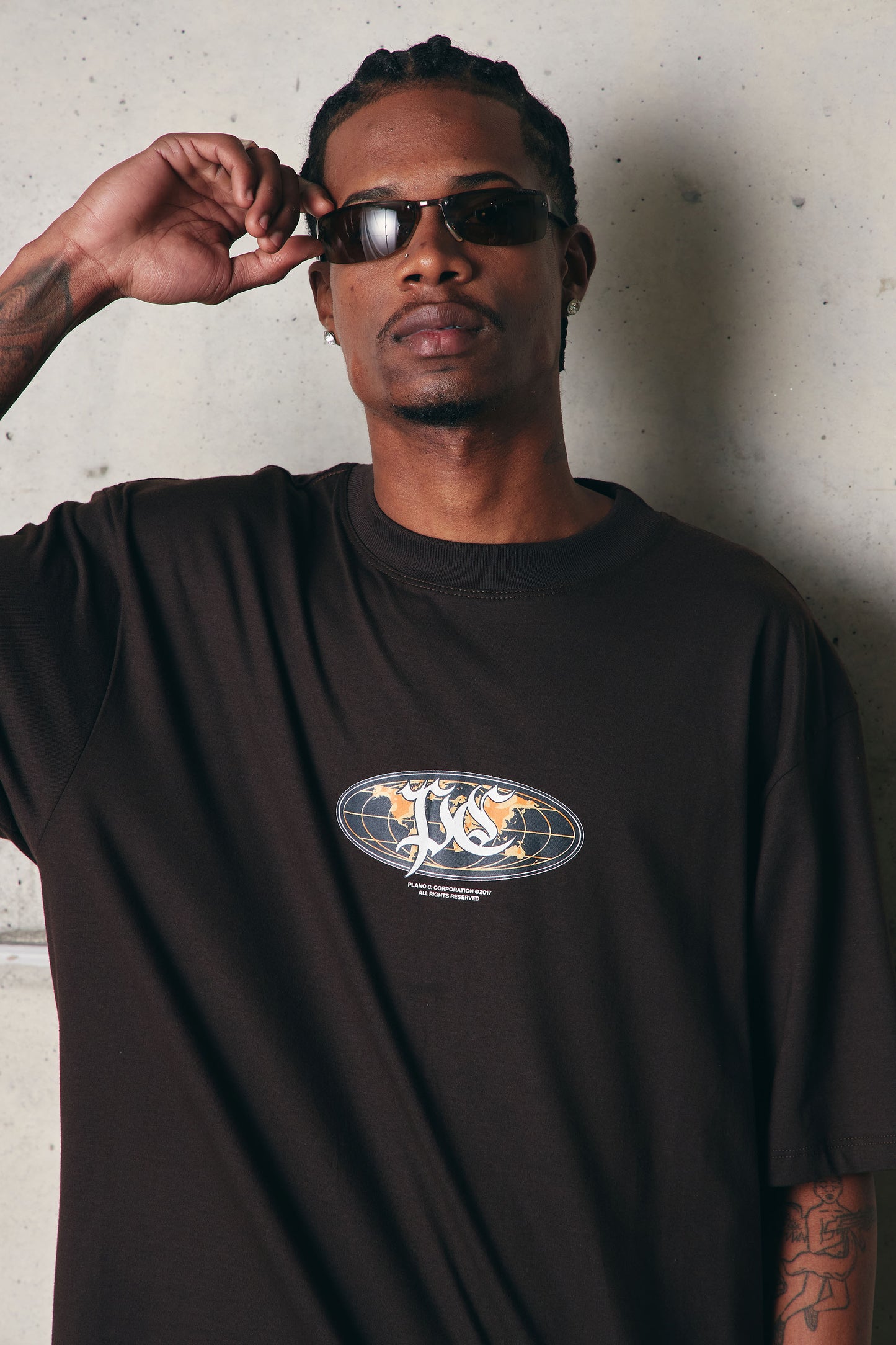 CAMISETA "GLOBAL CONTROL" BROWN