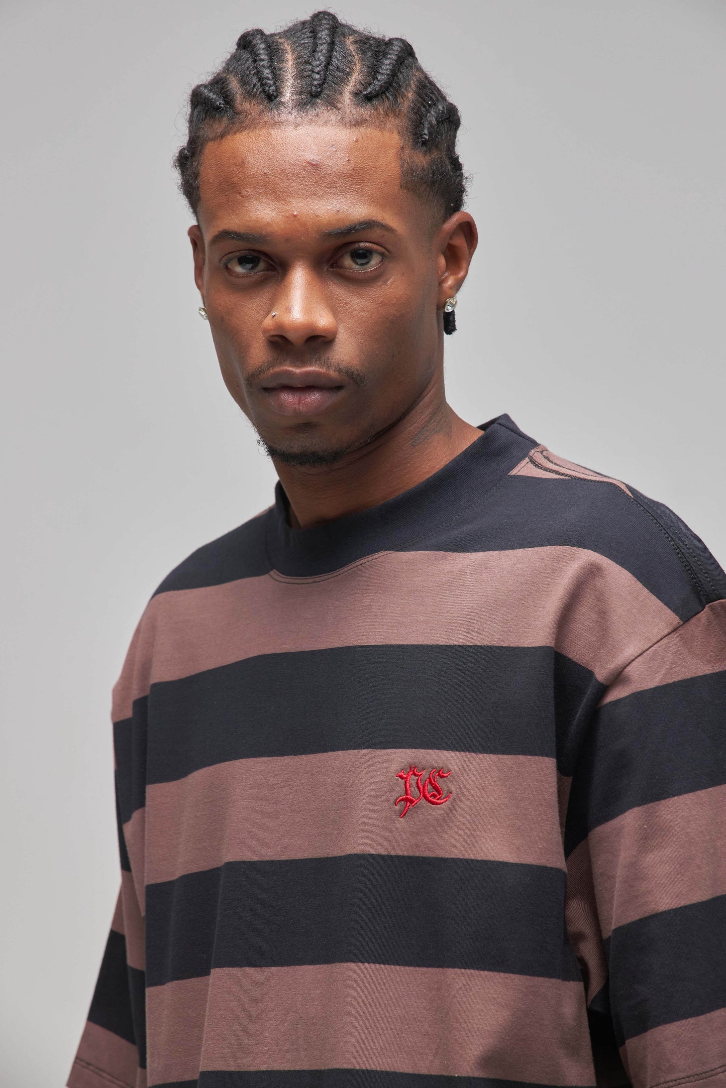 CAMISETA LISTRADA "PC" BLACK-BROWN