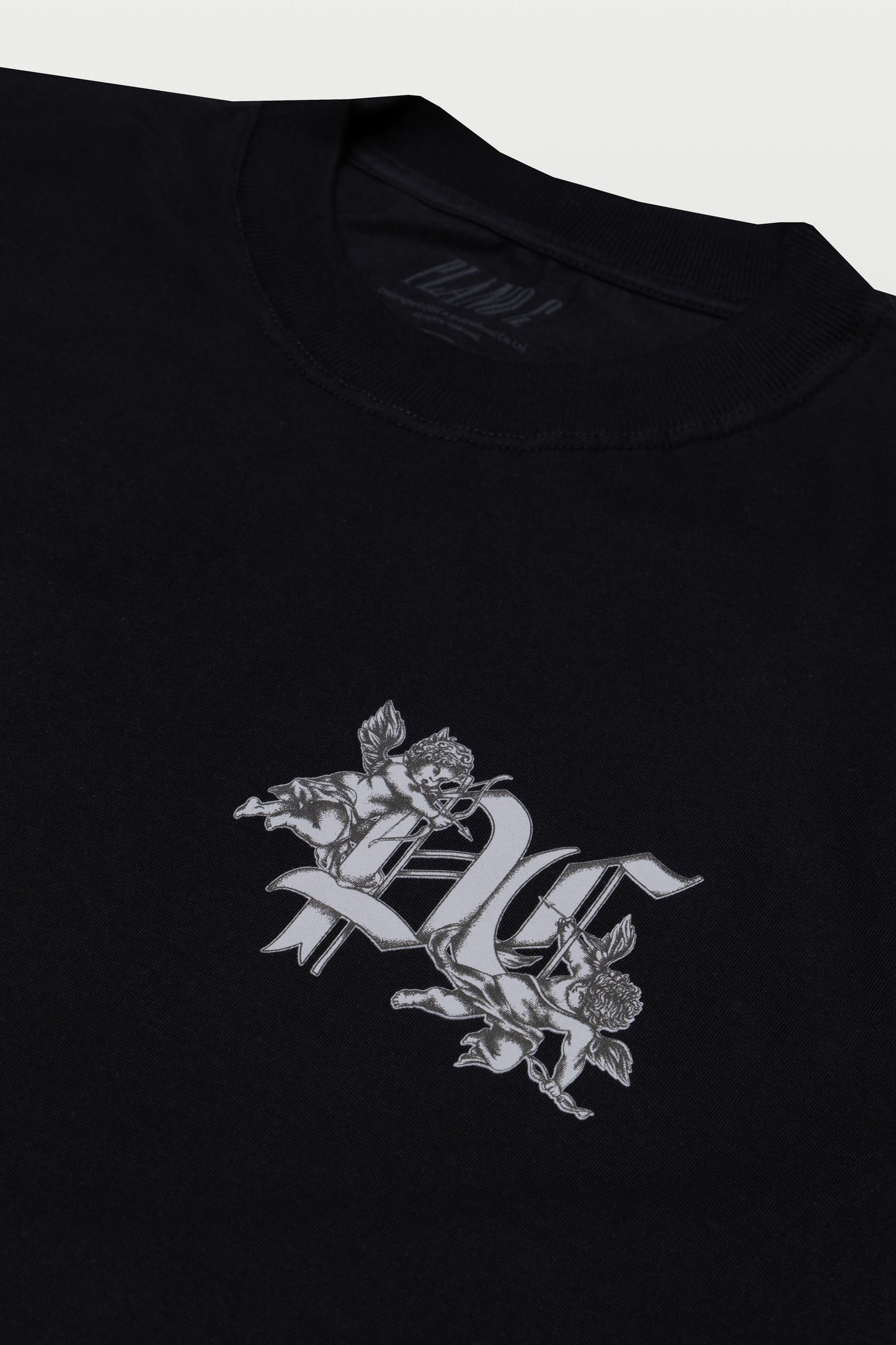 CAMISETA "DIVINE" BLACK
