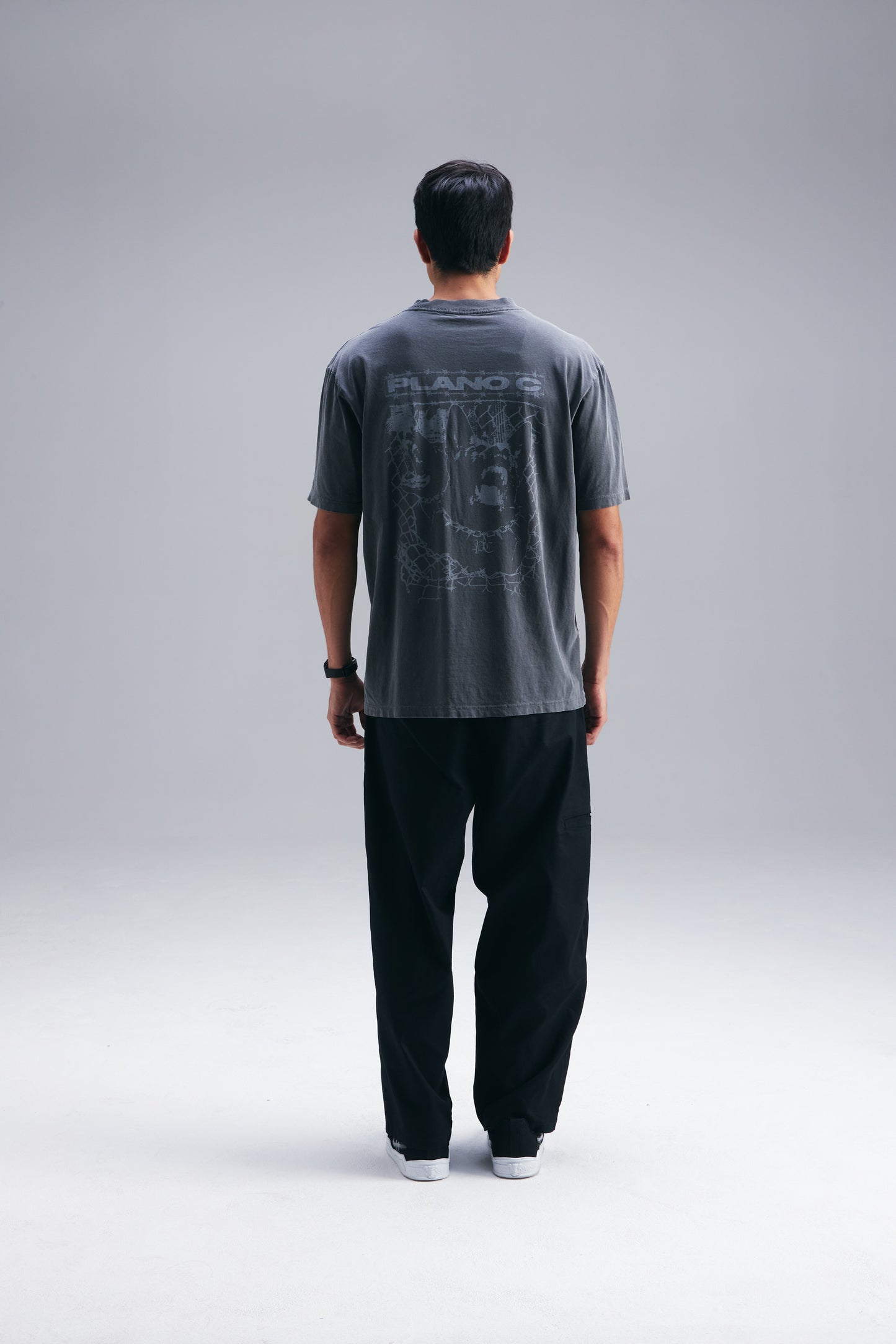 CAMISETA STONE "FIERCE DOGS" GRAPHITE