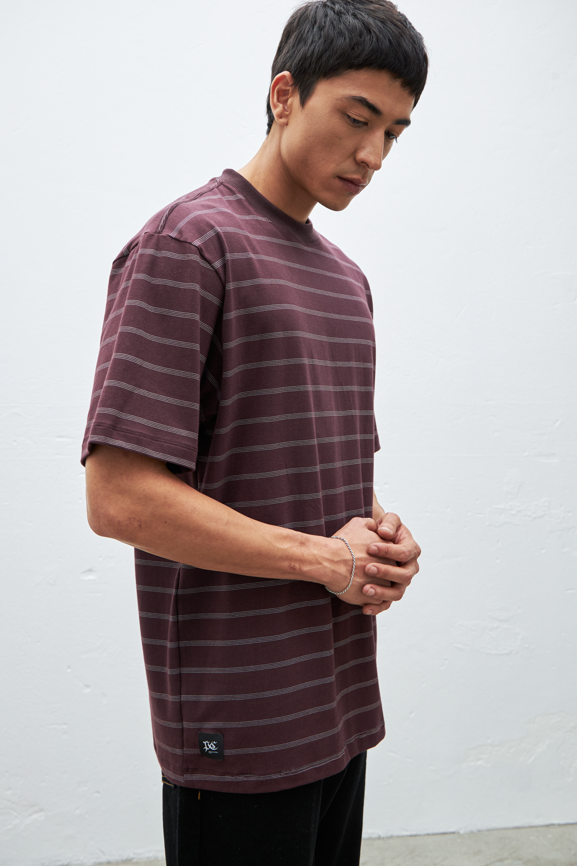 CAMISETA LISTRADA LABEL BORDO-OFF WHITE