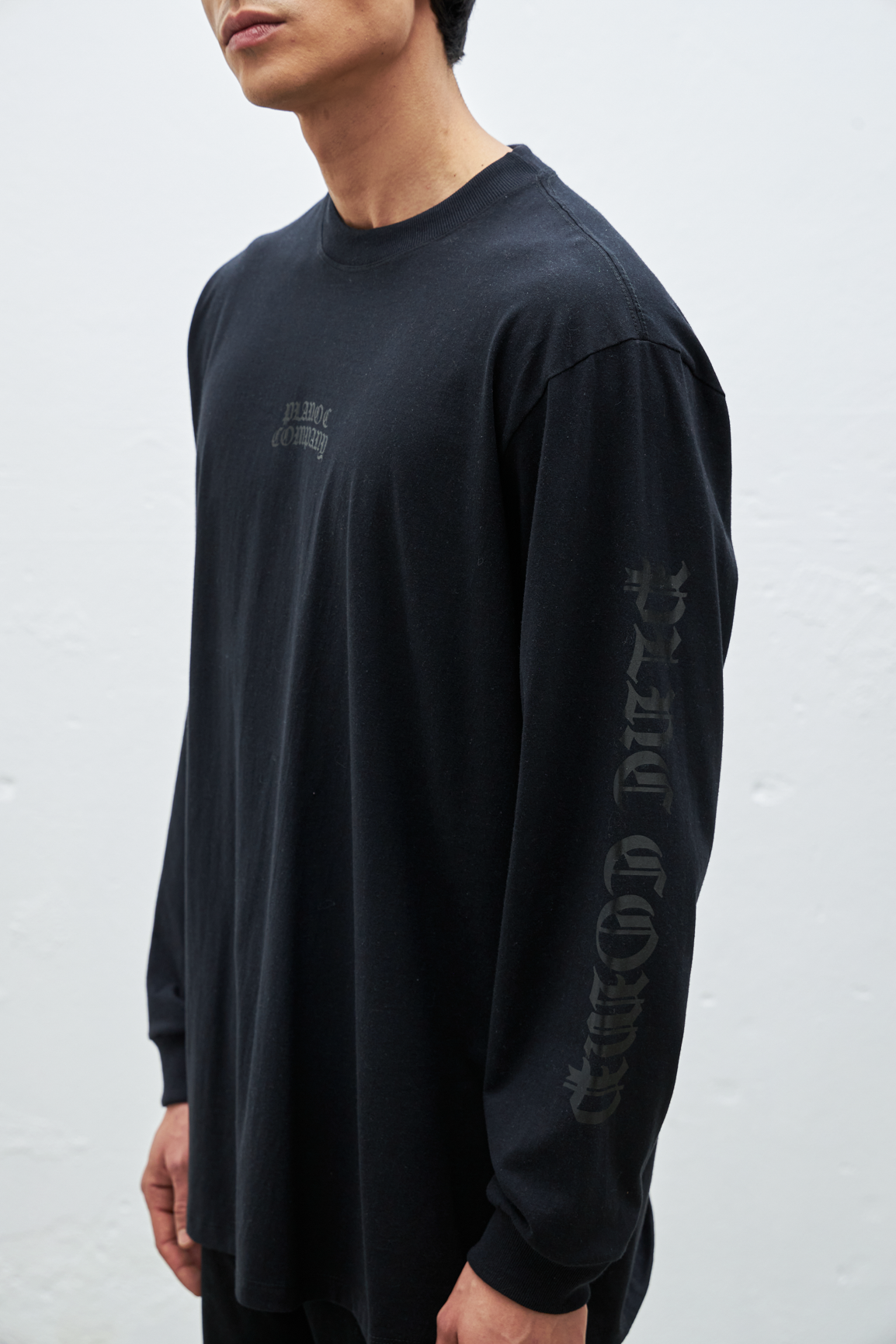 CAMISETA MANGA LONGA GOTHIC PRETO