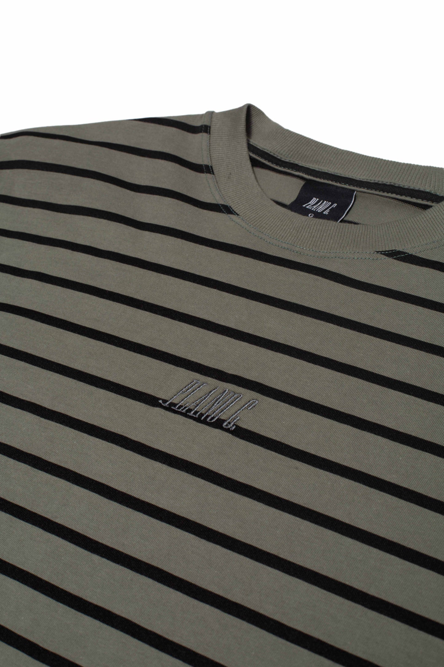 CAMISETA LISTRADA  "LOGO" OLIVE-BLACK