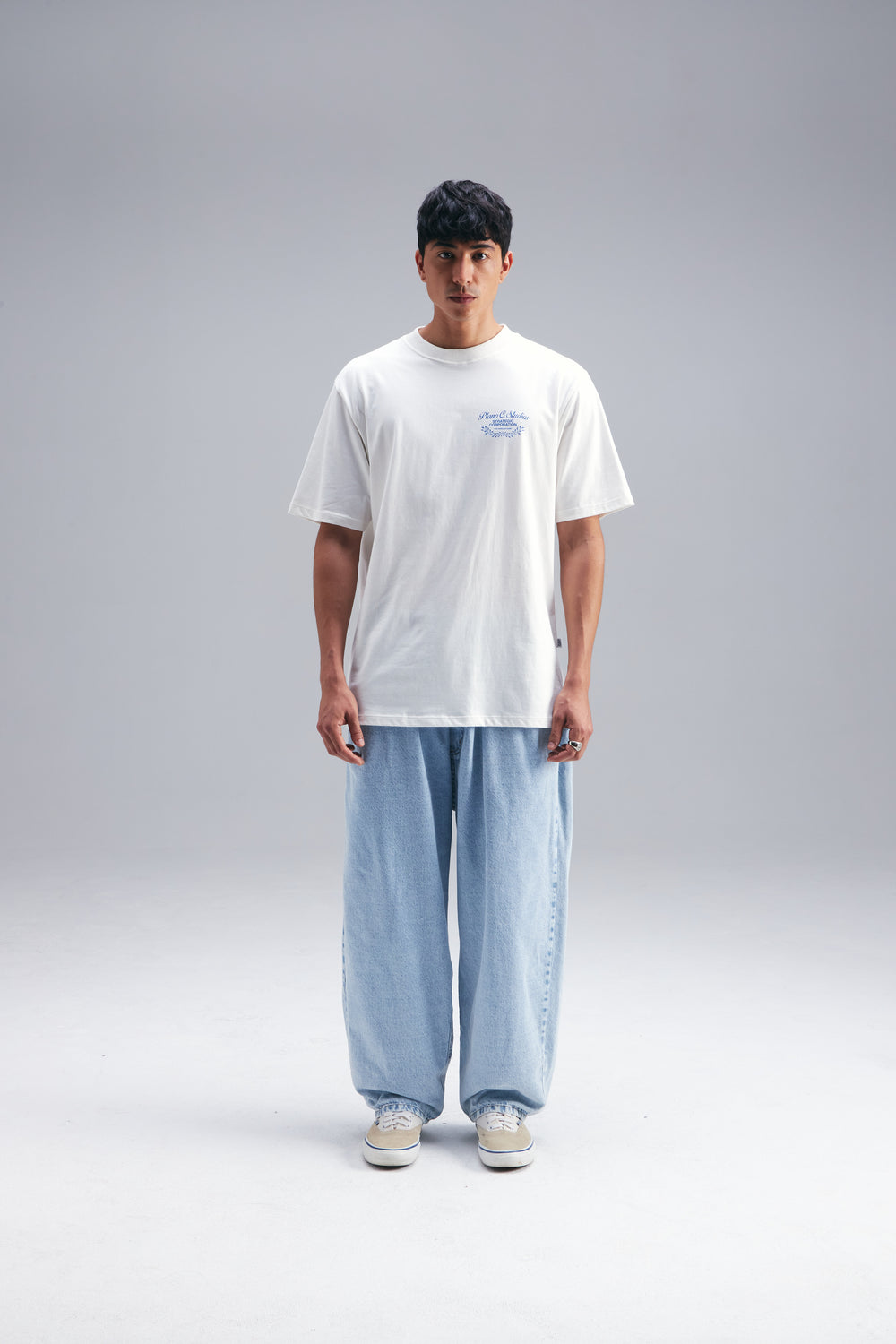 CAMISETA "STUDIOS" OFF WHITE