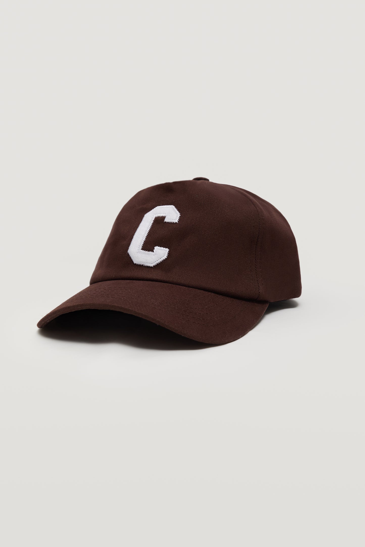 DAD HAT LETTER C MARROM
